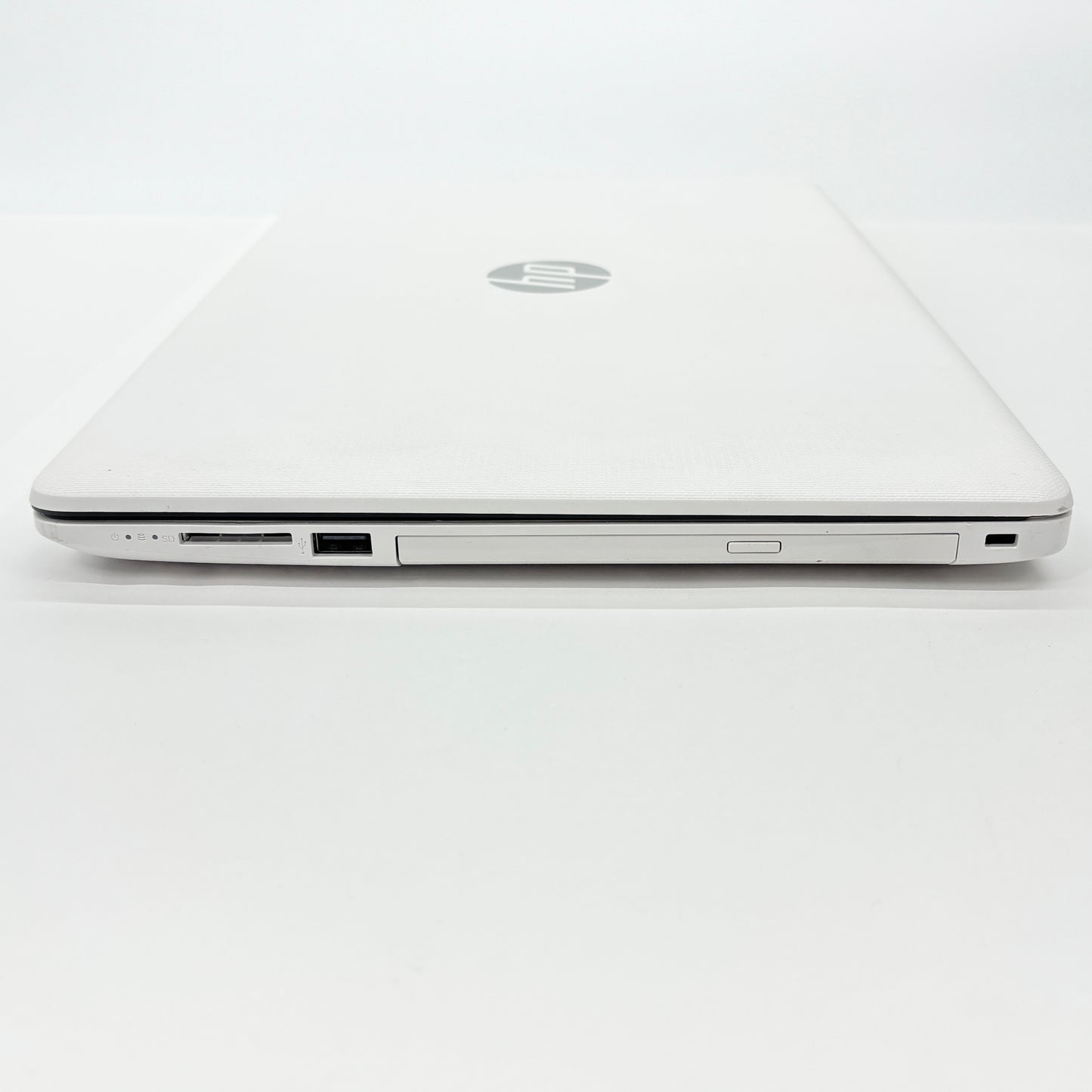新品SSD HP Laptop 15-da0000 15-da0088TU ピュアホワイト i3 7020U 4GB SSD256GB バッテリー最大容量93%【C4582-80】