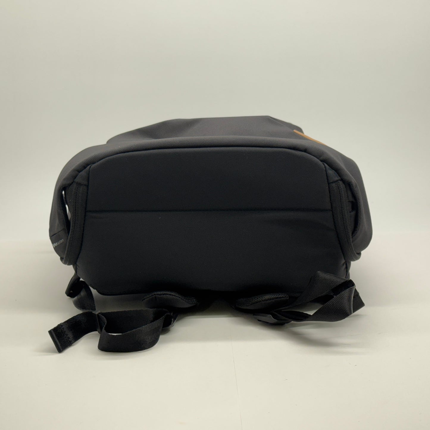 未使用 OneGo Lite Backpack 12L (マットブラック) バックパック　カメラバッグ【C7566-100】