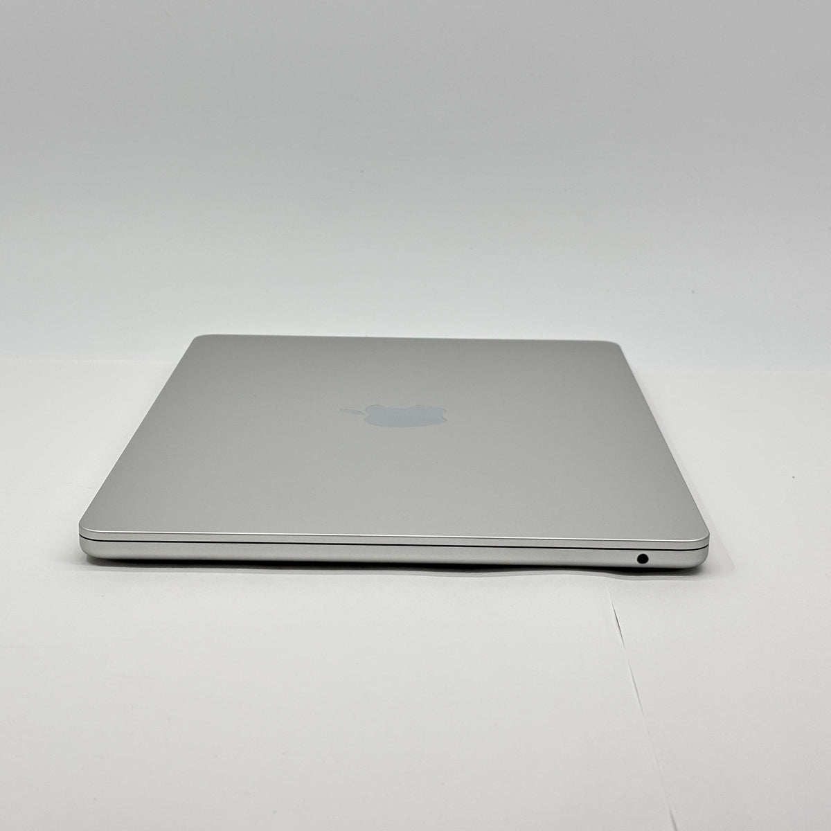 新品同様 美品 バッテリー最大容量100% Apple MacBook Air 13インチ 2022 M2 8GB 256GB シルバー MLXY3J/A 【C8915-80】