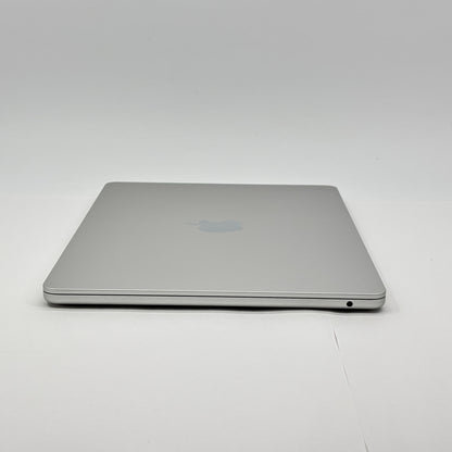 新品同様 美品 バッテリー最大容量100% Apple MacBook Air 13インチ 2022 M2 8GB 256GB シルバー MLXY3J/A 【C8915-80】