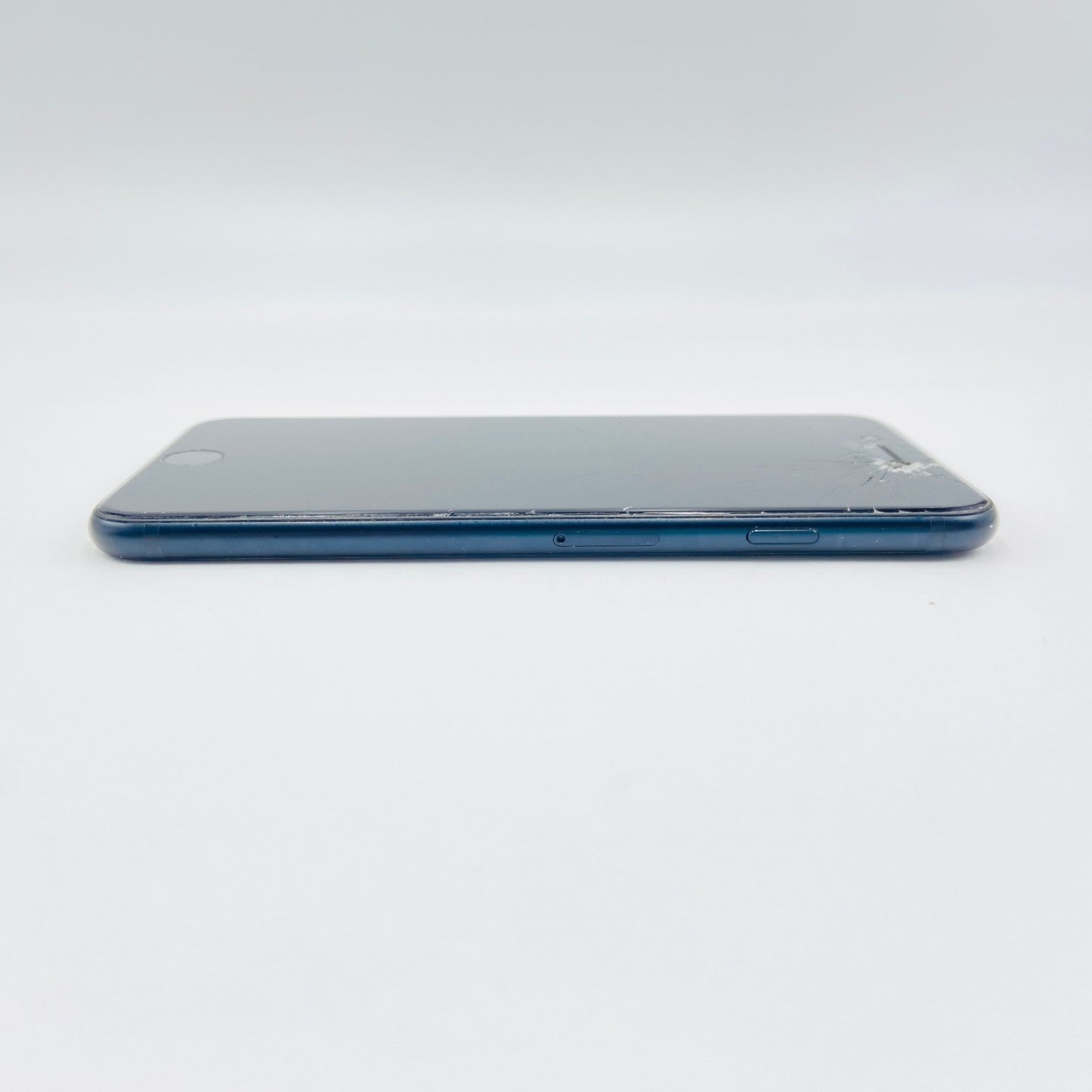 iPhone SE 第3世代 MMYC3J/A 64GB ミッドナイト docomo SIMフリー【C4603-C】