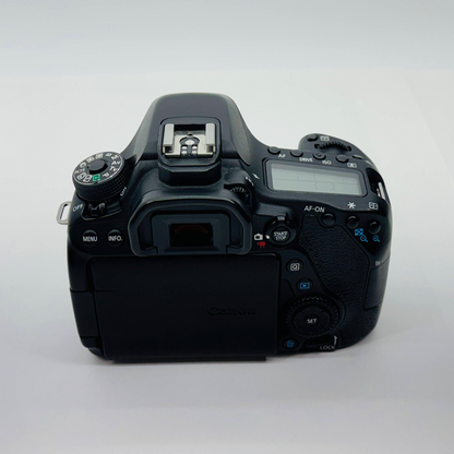 Canon EOS 80D EF-S 18-135mm 1:3.5-5.6 IS USM 【C4590-80】