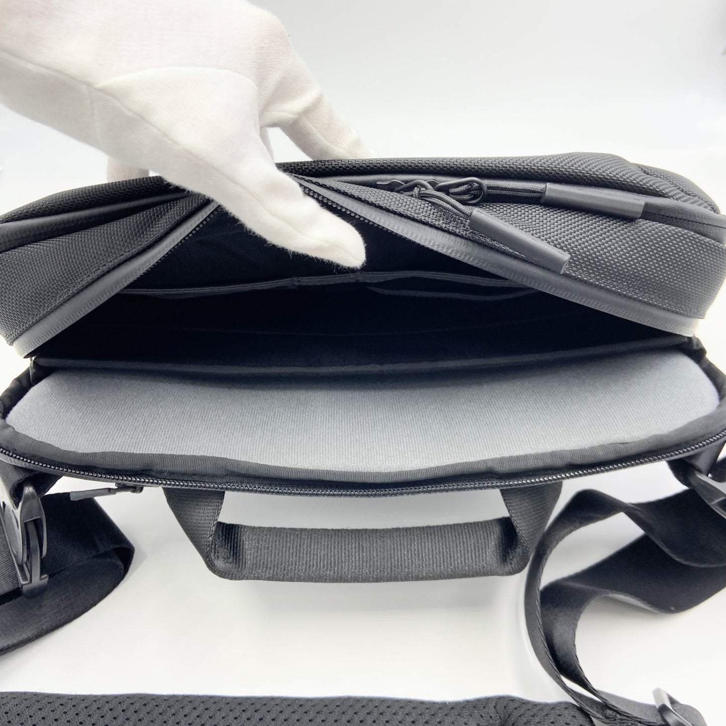 美品 THE TOKYO TECHPACK SLING【C5718】