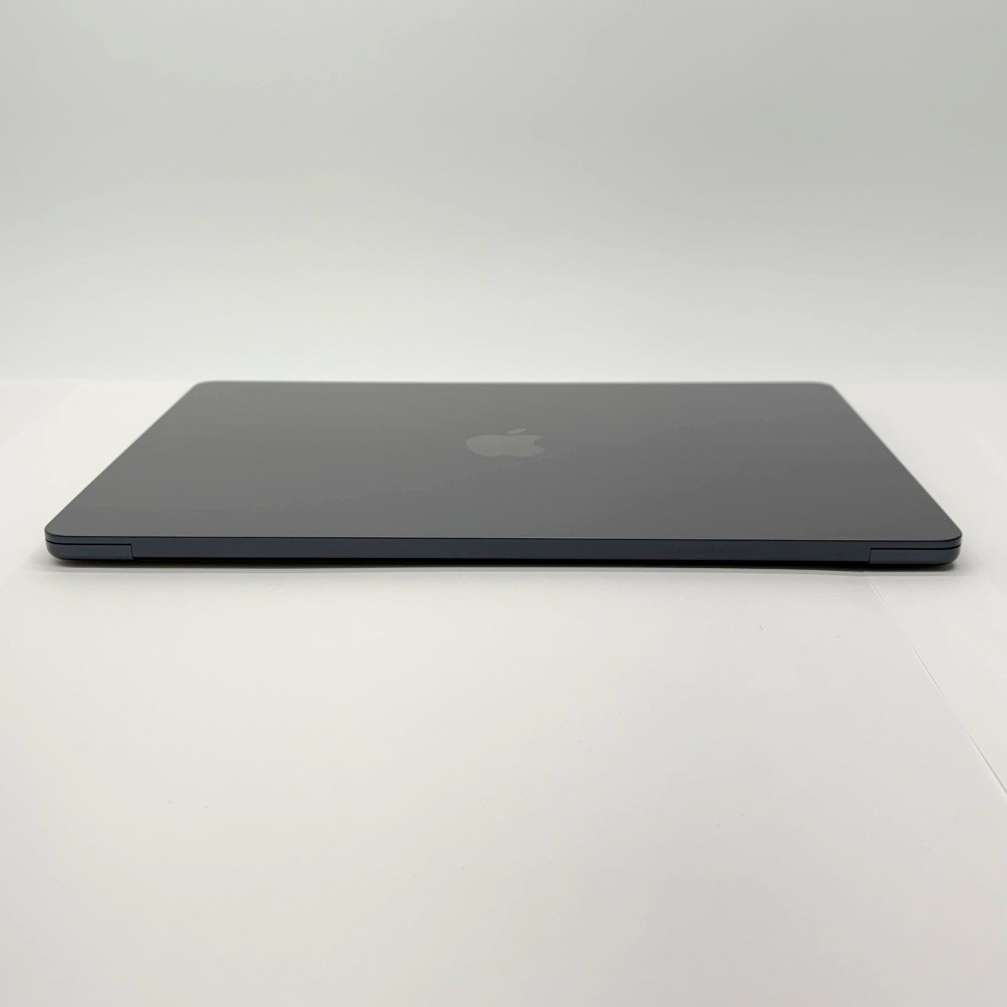 美品 Apple MacBook Air 15インチ M3 2024 8コアCPU 10コアGPU 16GB 1TB ミッドナイト バッテリー最大容量100%  【C8439-80】