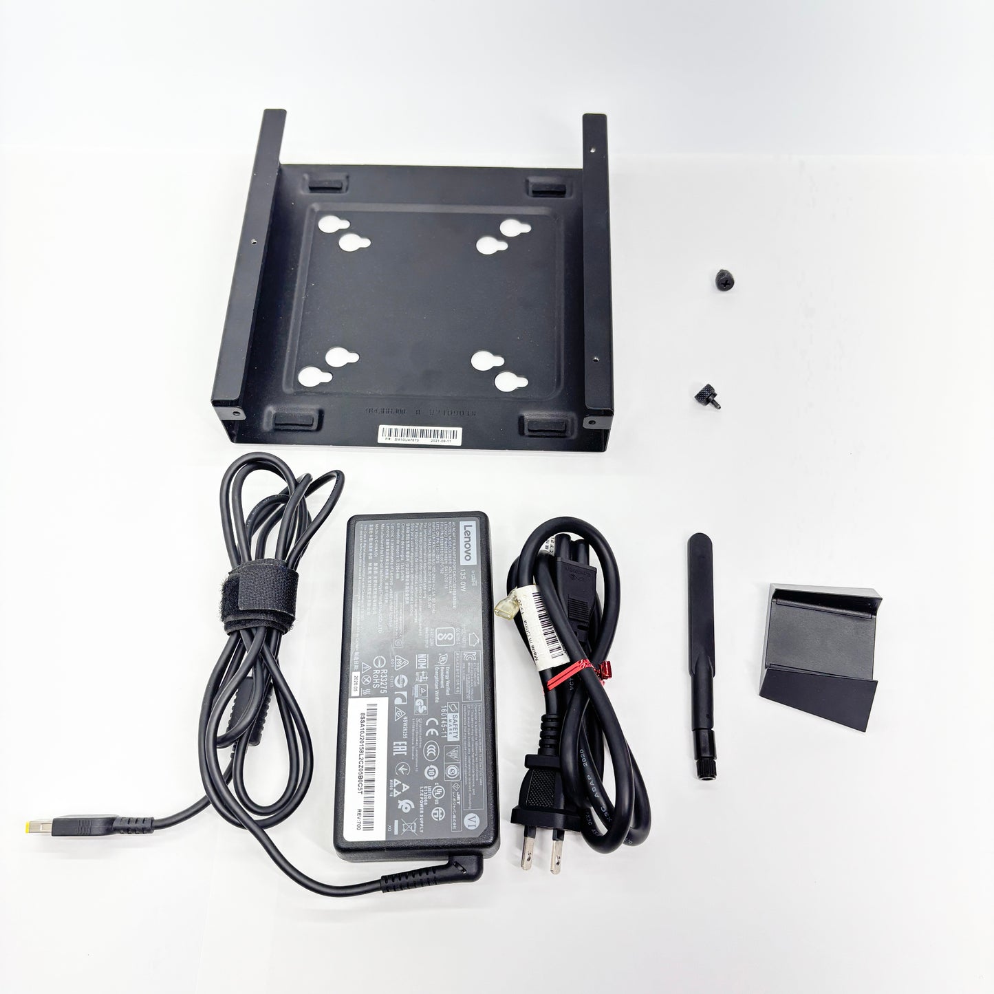 美品 Lenovo ThinkCentre M75q-1 Ryzen 5 PRO 3400GE 16GB SSD 256GB Windows11 Home【C6131-80】