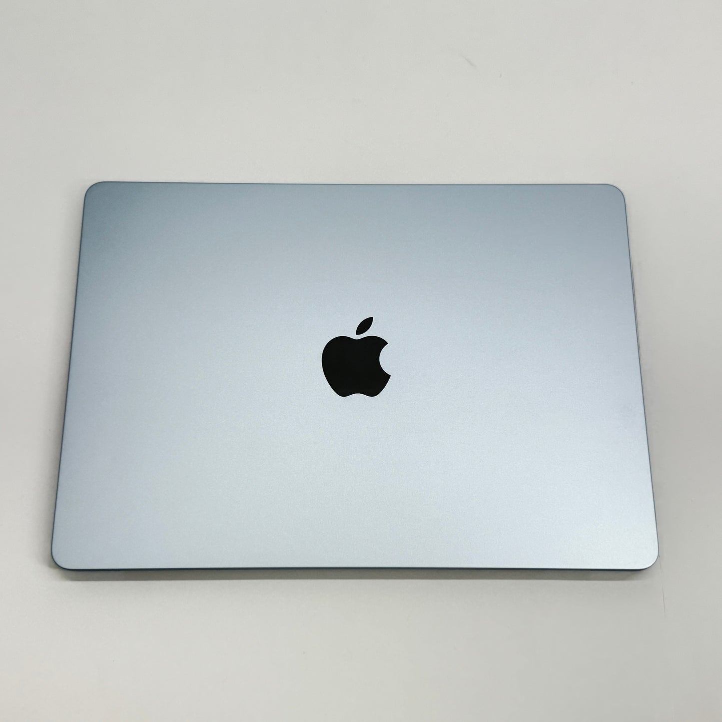 美品 Apple MacBook Air 13.6インチ 2025 MC6U4J/A M4 16GB SSD512GB スカイブルー 充放電回数16回 バッテリー最大容量100%【C7141-80】