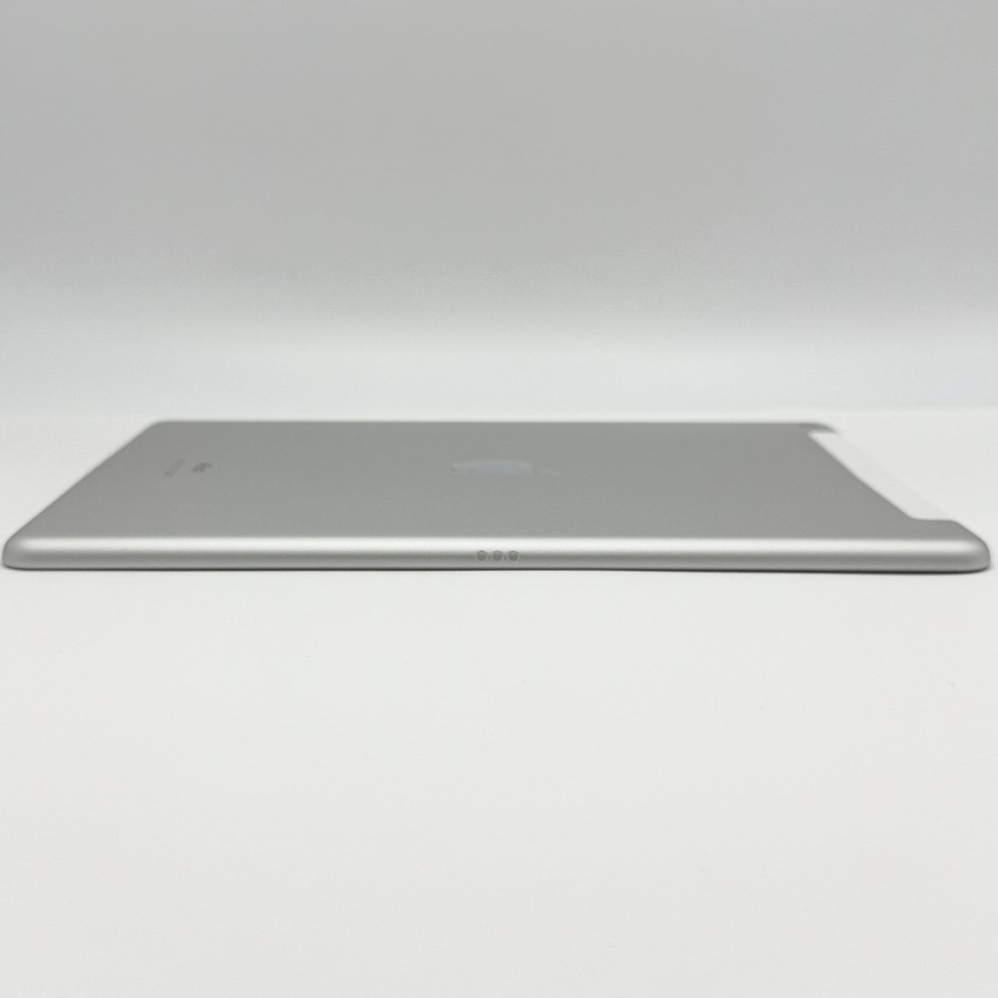 iPad 第7世代 Wi-Fi+Cellular 32GB MW6C2J/A シルバー バッテリー最大容量96%本体のみ【C7421-60】