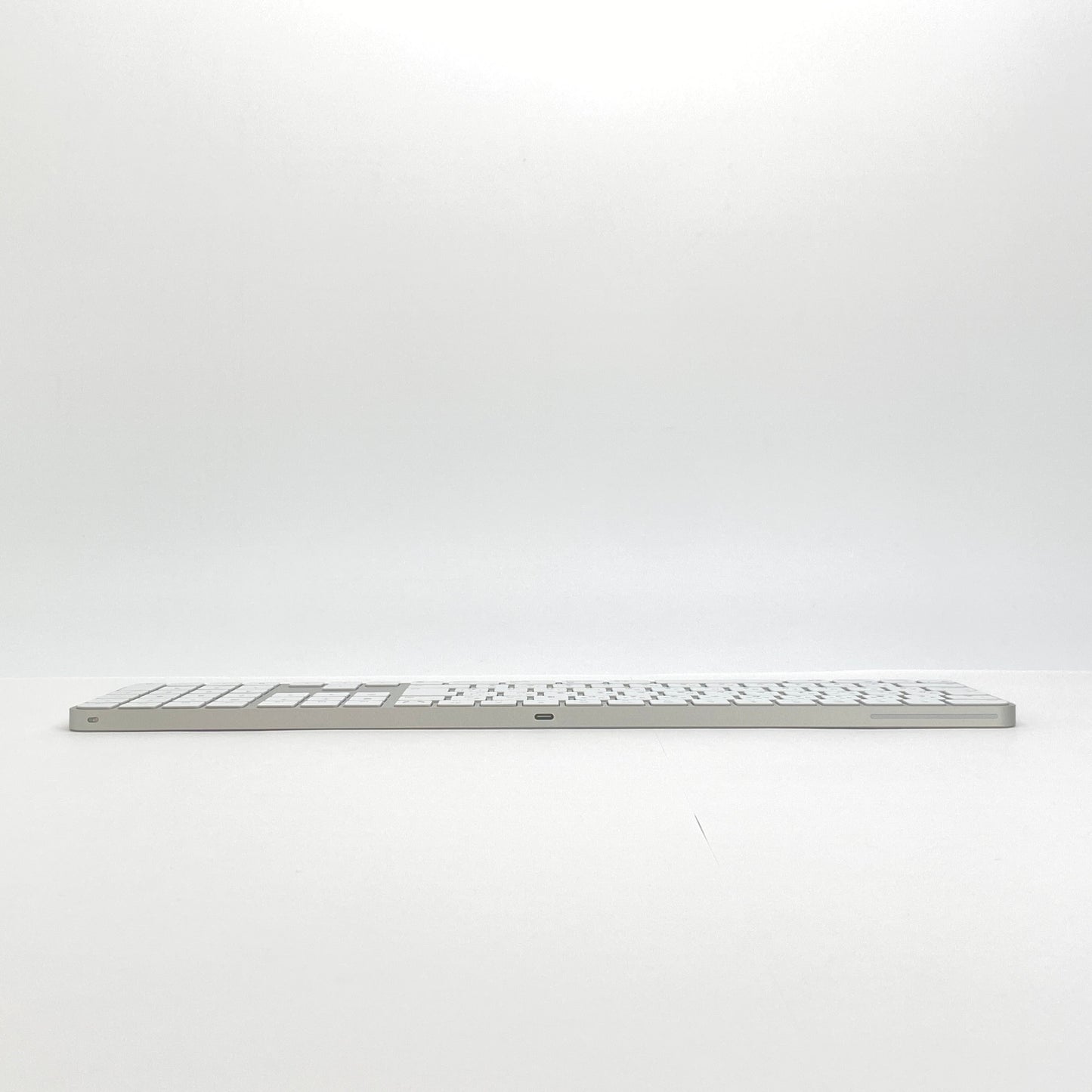 美品 Touch ID搭載 Magic Keyboard（テンキー付き）日本語配列 MMMR3J/A【C6981-80】