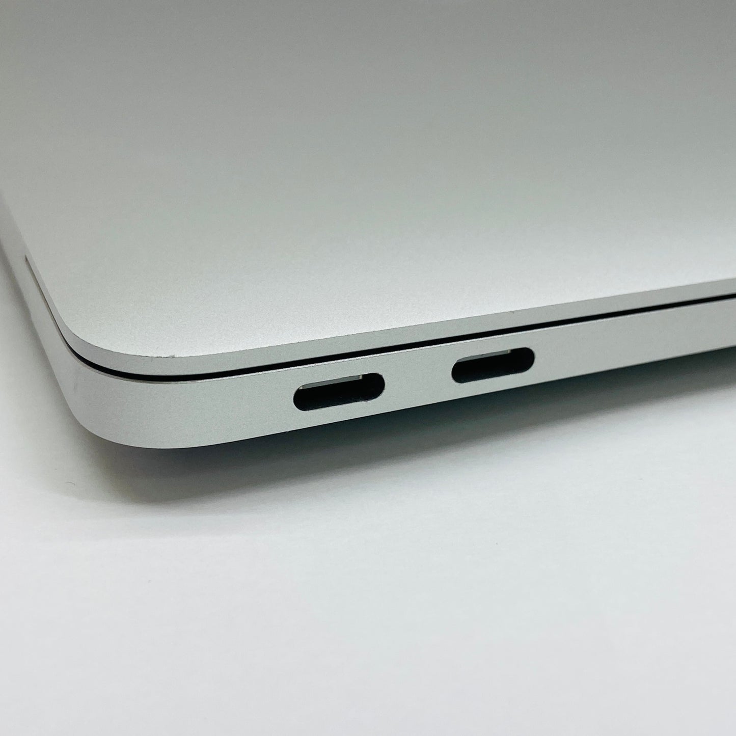 バッテリー最大容量100％ Apple MacBook Air M1 2020 8C CPU/7C GPU 8GB 256GB MGN93J/A C3888 80サイズ発送