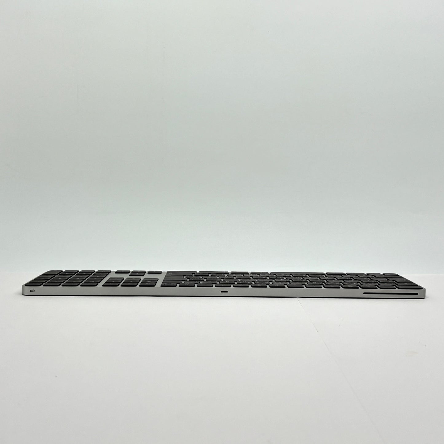 美品 Magic Keyboard Touch ID テンキー付 ブラック JIS MMMR3J/A スペースグレー【C8650-80】