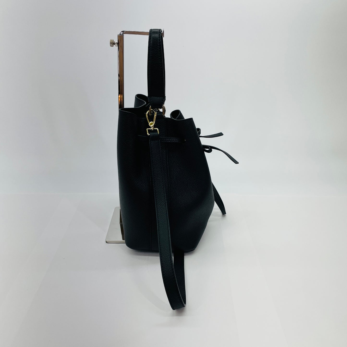 美品 FURLA フルラ レザー 本革製 巾着 2way ショルダーバッグ	【C5086】