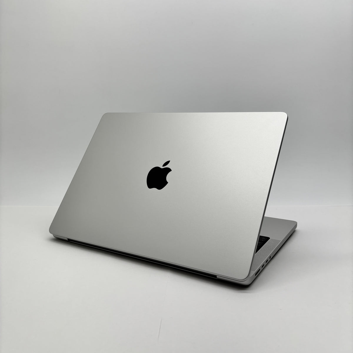 新品同様 美品 Apple MacBook Pro 14インチ M5 Pro 24GB SSD 1TB Liquid Retina XDR MGDN4J/A シルバー  バッテリー最大容量100%【C8836-80】