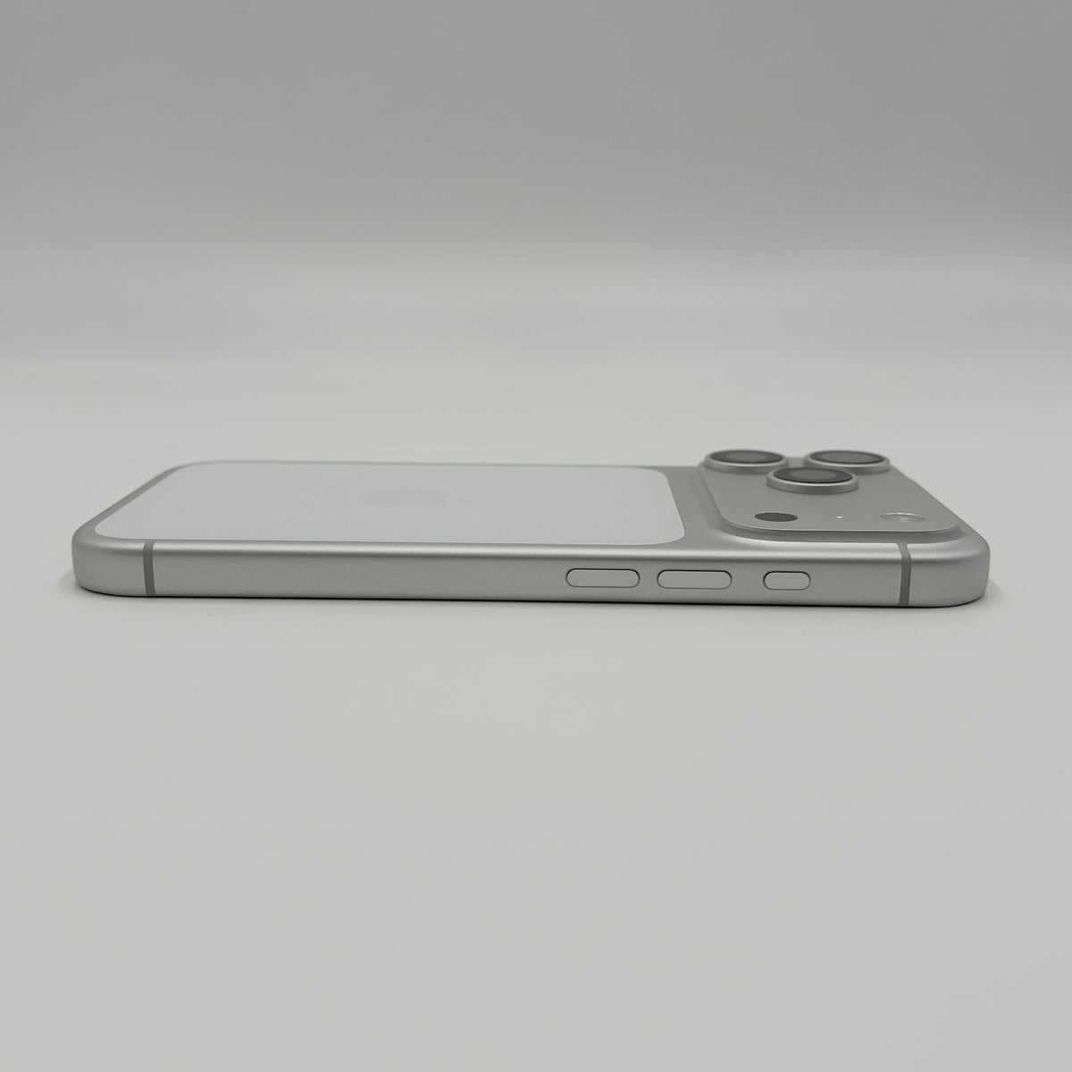 美品 Apple iPhone 17 Pro 256GB SIMフリー MG854J/A シルバー バッテリー最大容量100% 【C9292-C】