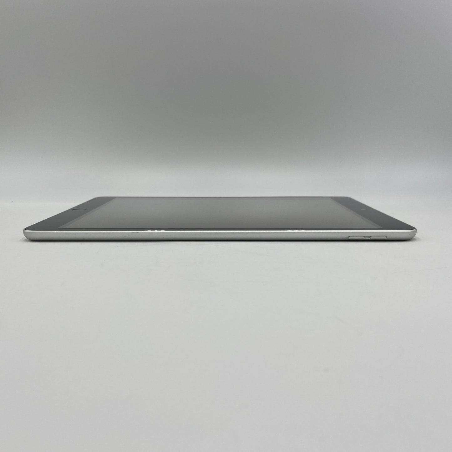 Apple iPad 10.2インチ 第9世代 Wi-Fi 64GB 2021年秋モデル MK2L3J/A シルバー タブレット バッテリー最大容量81%【C5214-60】