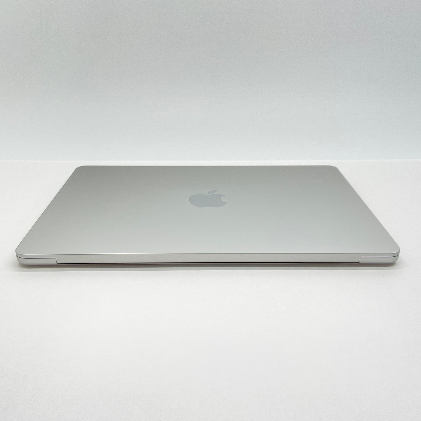 美品 MacBook Air M2 2022 8コアCPU 8コアGPU 16GB 512GB 充放電回数211回 バッテリー最大容量86% US配列 シルバー	【C7201-80】