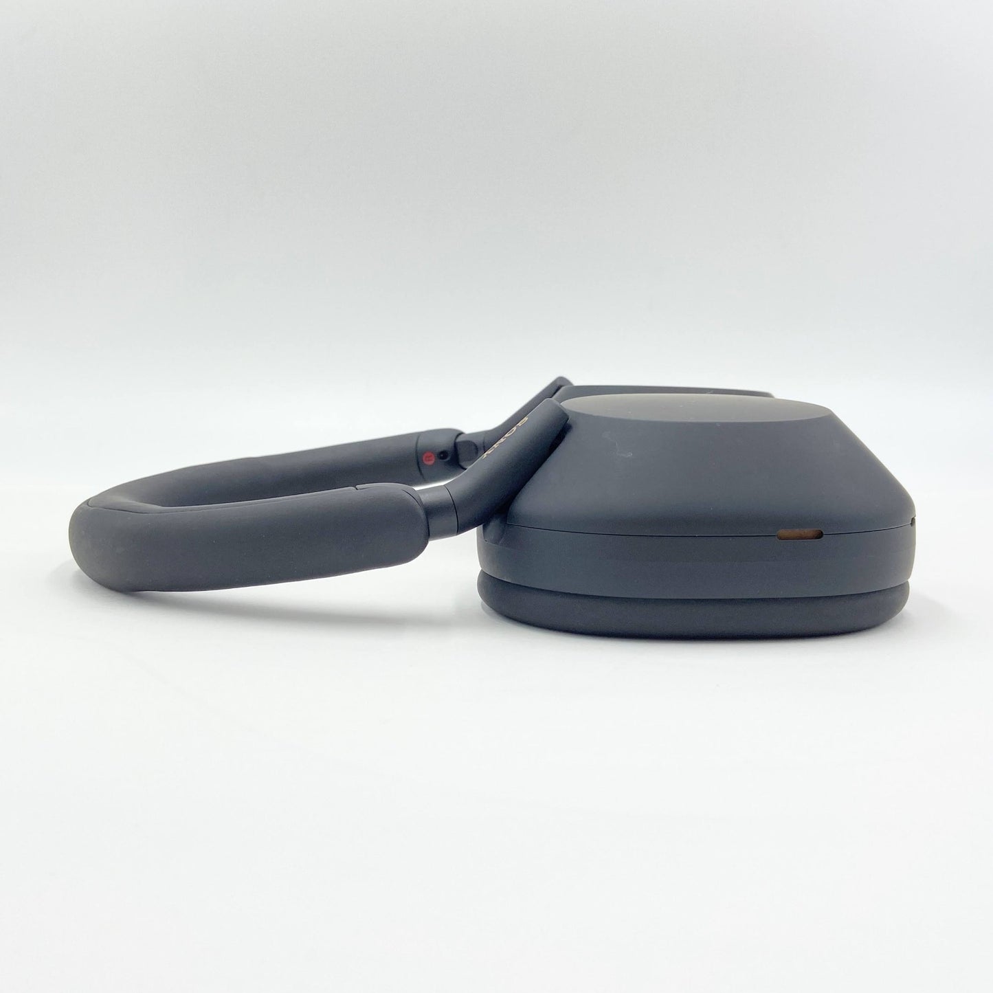 美品 SONY WH-1000XM5 ノイズキャンセリングヘッドホン ブラック YY2954【C5355-60】