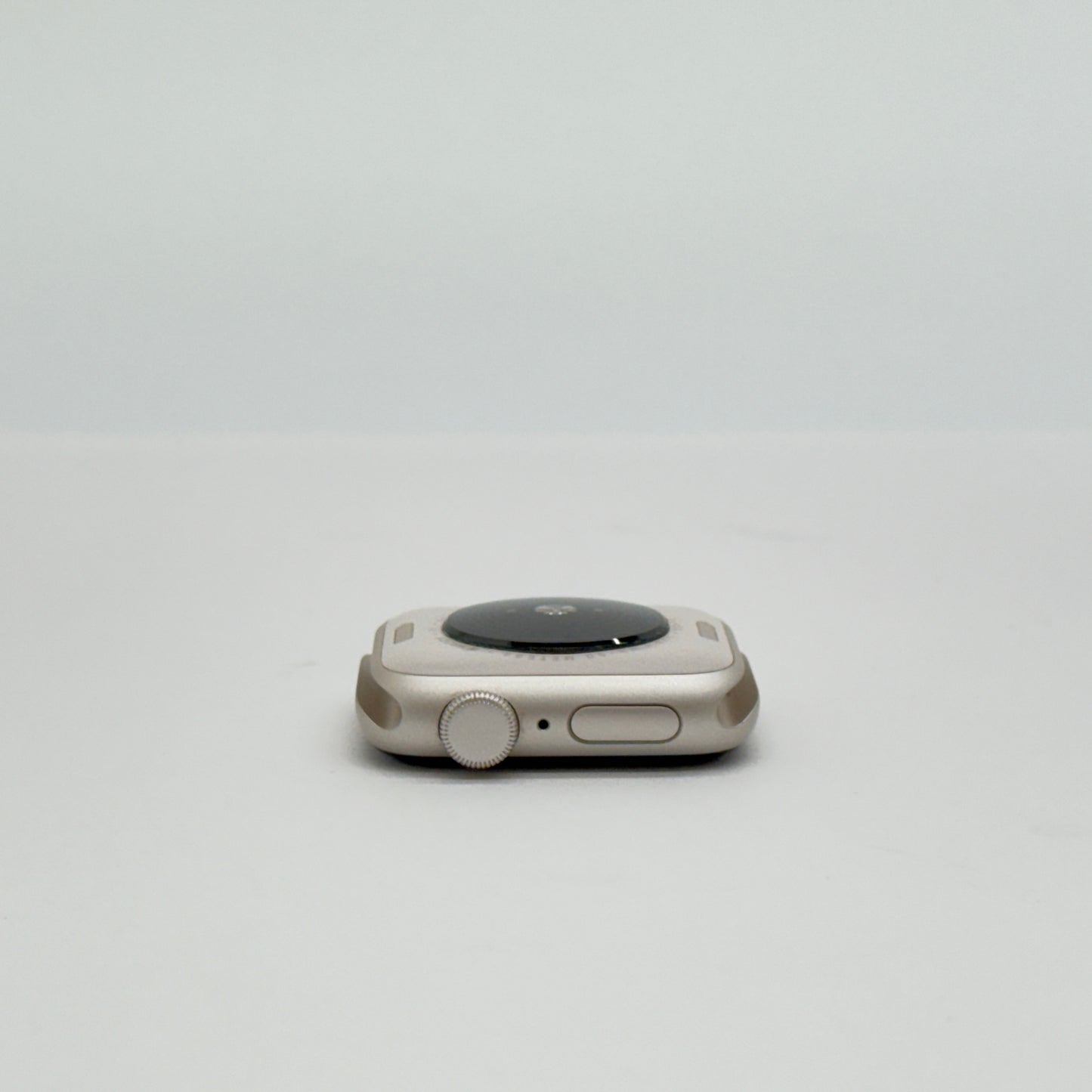 美品 Apple Watch SE (第2世代) GPSモデル 40mm MNJP3J/A スターライト【C7570-N】