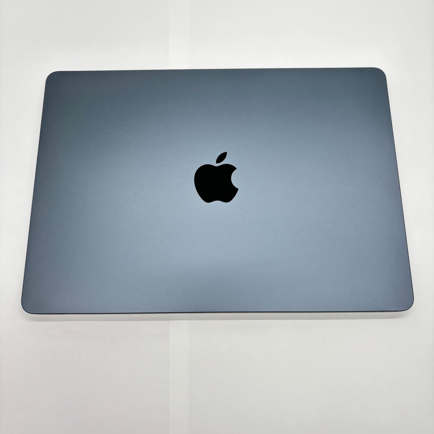 新品同様 美品 MacBook Air 13インチ (Early 2025) Apple M4 10コア/16GB/SSD 256GB ミッドナイト MW123J/A バッテリー最大容量100%【C8365-80】