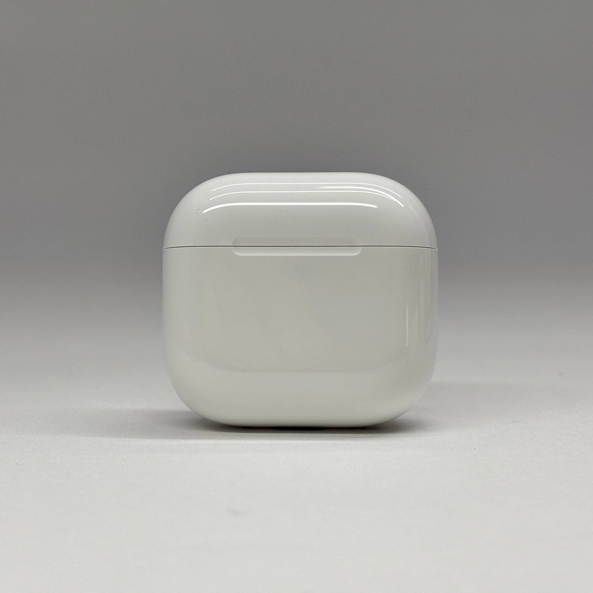 美品 AirPods 4 MXP93J/A （アクティブノイズキャンセリング搭載モデル）【C9028-C】