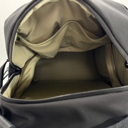 美品 OneGo Lite Backpack 22L (マットブラック) カメラバッグ 多機能バックパック【C7562】