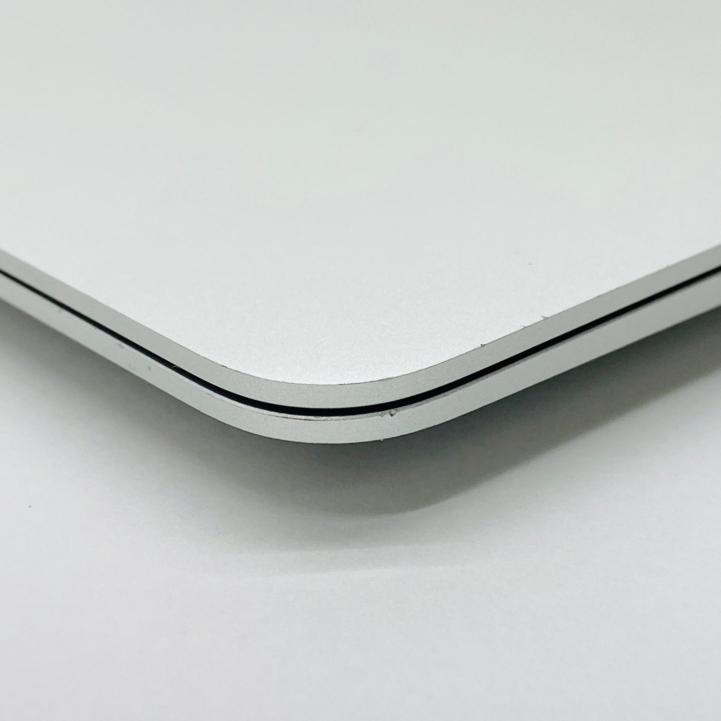 Apple MacBook Air Retina 13インチ (Late 2020) Apple M1 8コア/16GB/SSD 256GB シルバー MGN93J/A 【C4121-80】