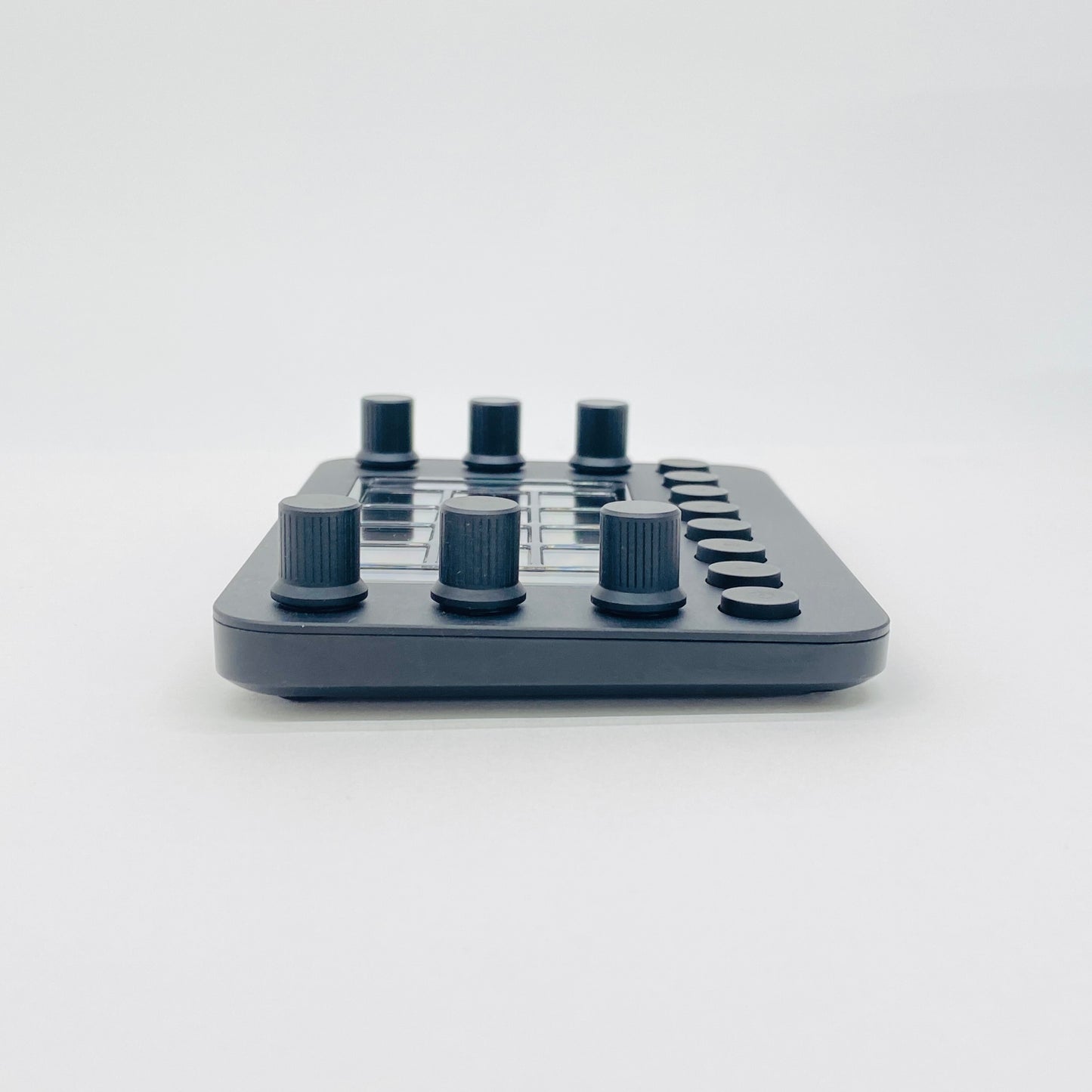 Loupedeck Live LDD-2001 編集コントローラー【C7756-60】