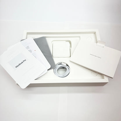 新品同様 美品 Apple MacBookPro 14インチ M5 10コアCPU 10コアGPU  24GB 1TB Nano-textureガラス搭載 シルバー 限定保証 有効期限：2026年10月27日【C5327-80】