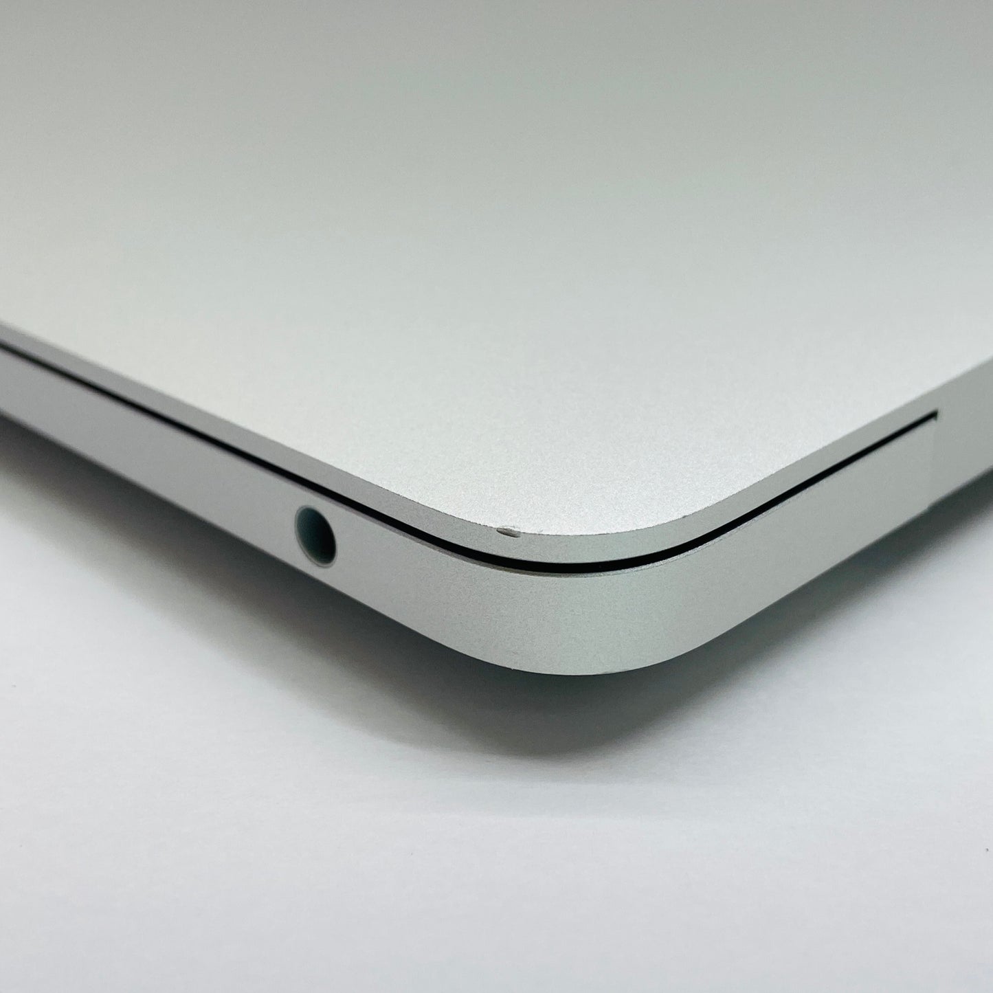 バッテリー最大容量100％ Apple MacBook Air M1 2020 8C CPU/7C GPU 8GB 256GB MGN93J/A C3888 80サイズ発送