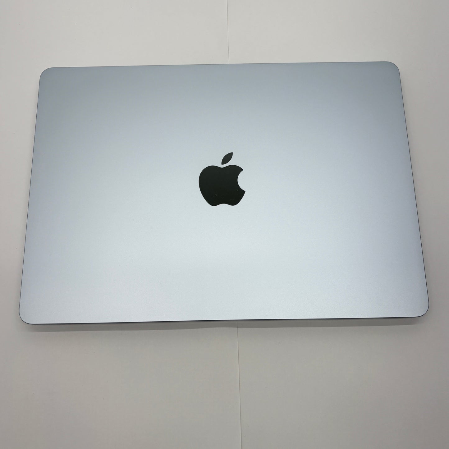新品同様 美品 MacBook Air 13インチ (Early 2025) Apple M4 10コア 24GB SSD 512GB スカイブルー MC6V4J/A 充放電回数8回 バッテリー最大容量100%【C7977-80】
