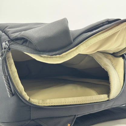 未使用 OneGo Lite Backpack 12L (マットブラック) バックパック　カメラバッグ【C7566-100】