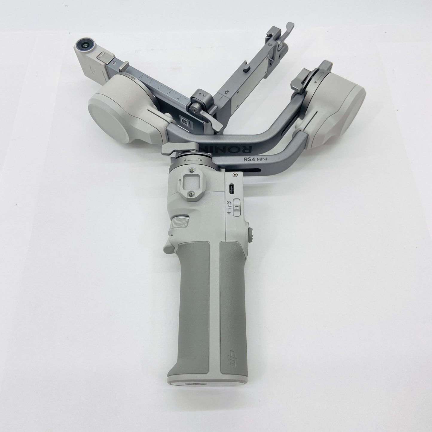 DJI RS 4 MINI COMBO ジンバル 3軸カメラスタビライザージンバル ケース付き【C4877-100】