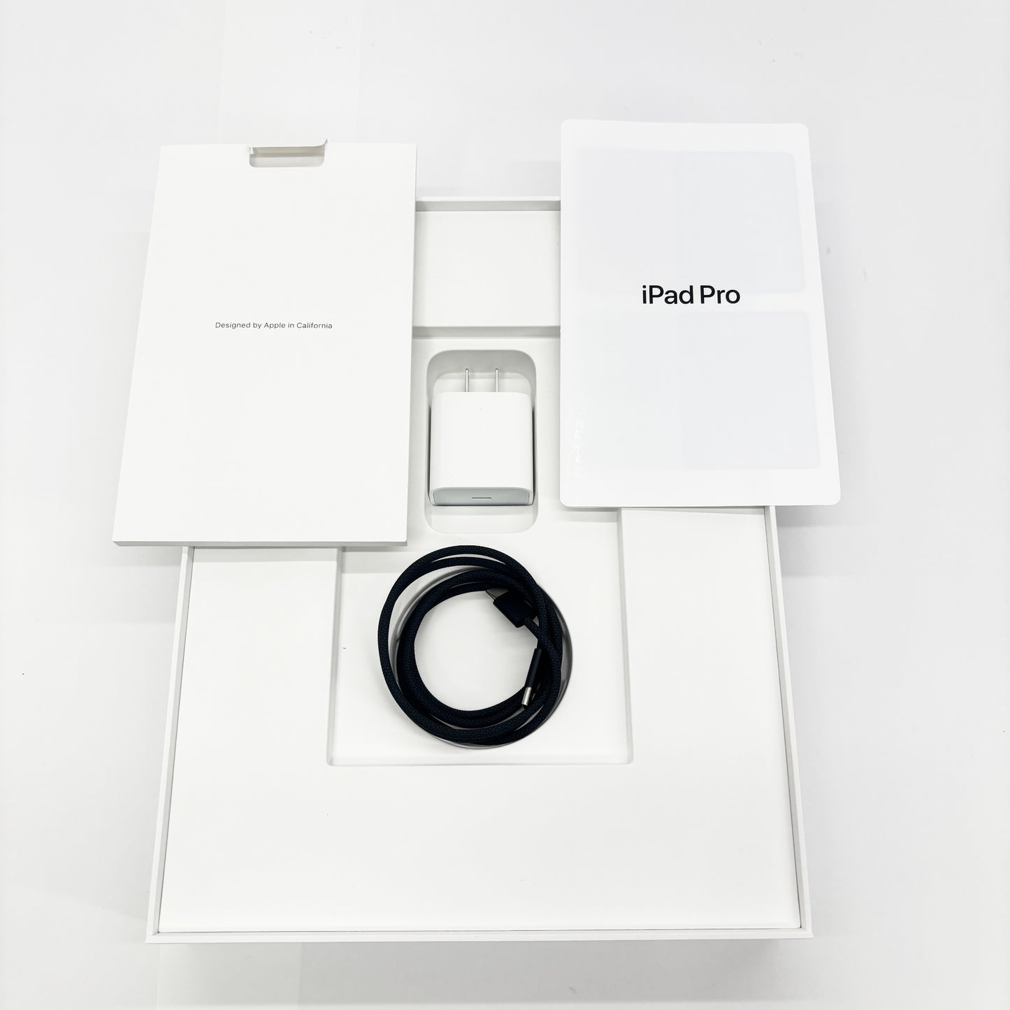 美品 Apple iPad Pro 13インチ M5 Wi-Fi + Cellular 256GB ME7W4J/A スペースグライ スタンダードグラス バッテリー最大容量100%【C8532-80】