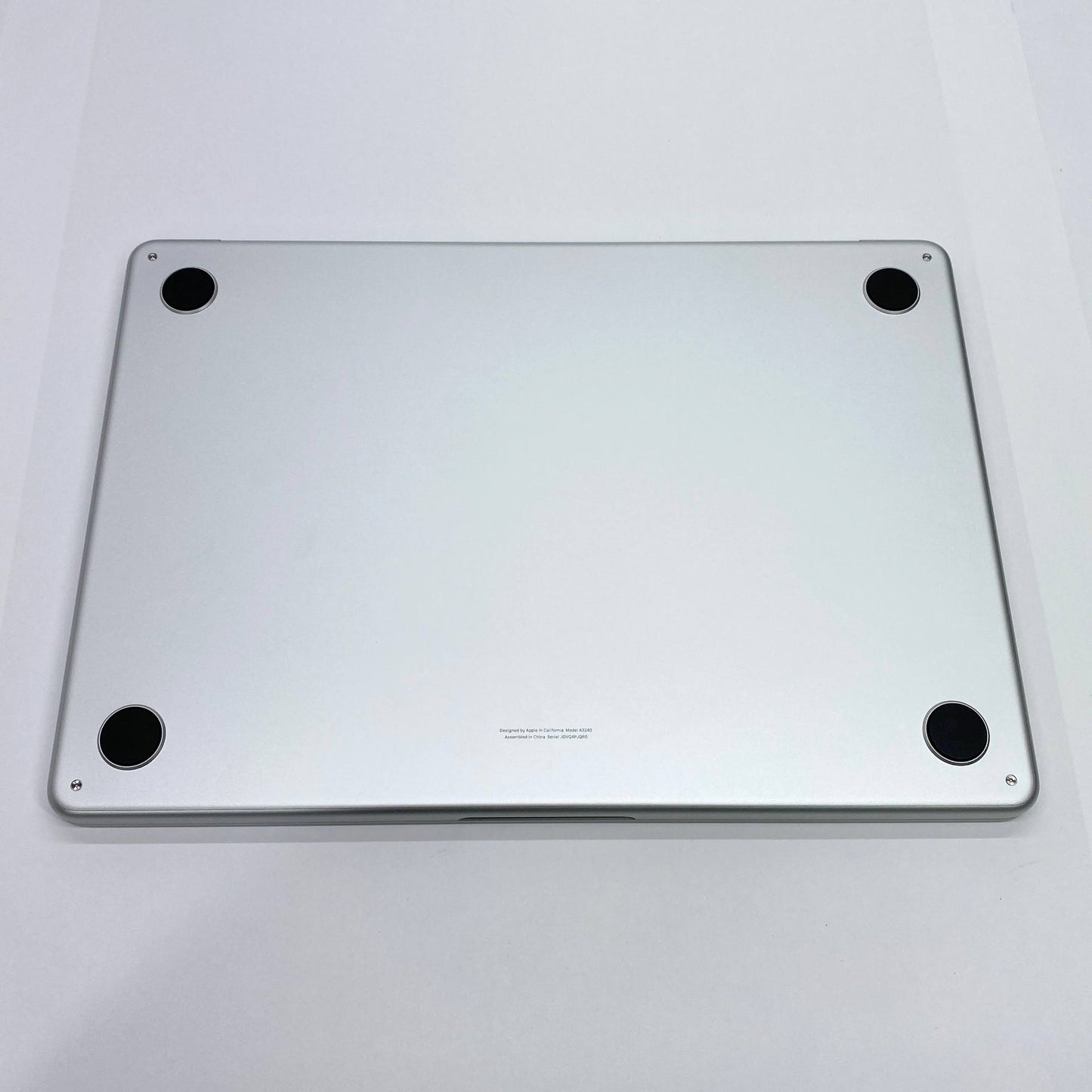 新品同様 美品 Apple MacBook Air 13インチ Early 2025 M4 10コア/16GB/SSD 256GB シルバー MW0W3J/A 充放電回数6回 バッテリー最大容量100% 【C6222-80】