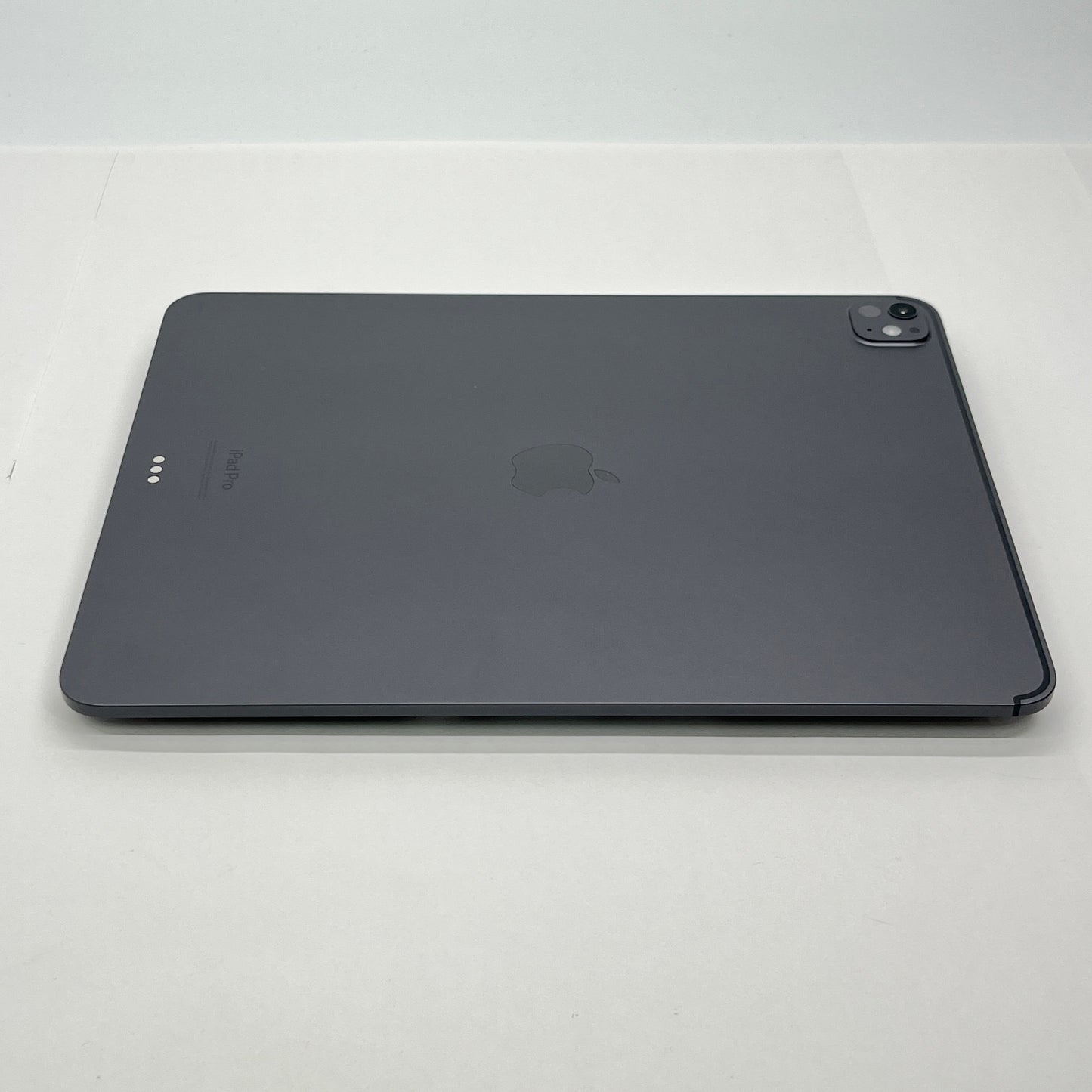 美品 iPad Pro M4 13インチ MVX23J/A 256GB Wi-Fiモデル バッテリー最大容量100％ 充放電回数18回【C6381-80】