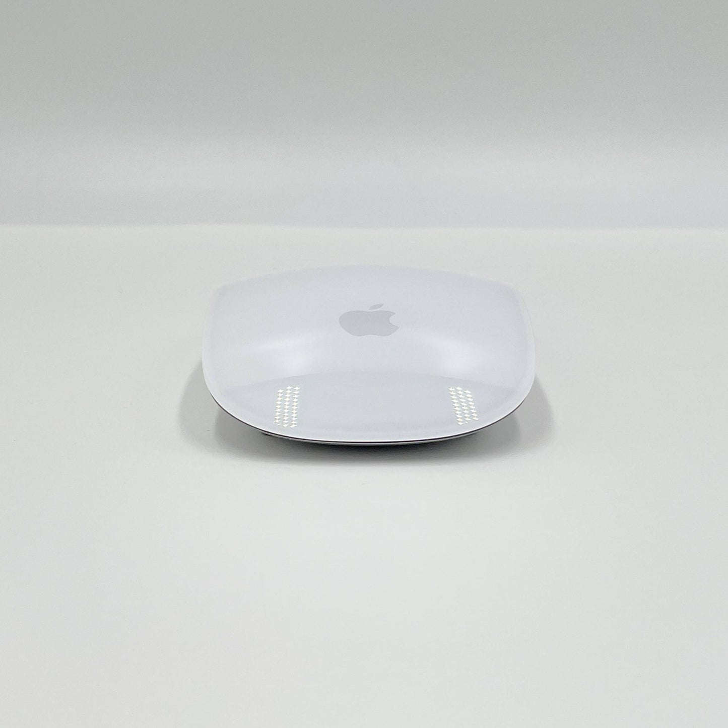 美品 Apple Magic Mouse White USB-C MXK53ZA/A A3204 最新モデル【C7844-60】
