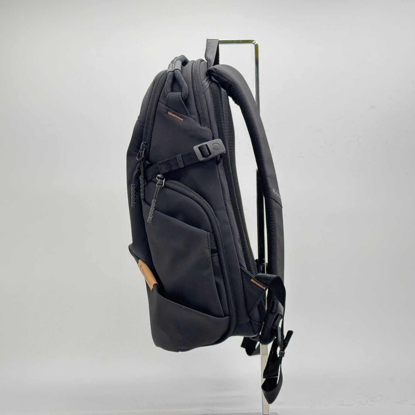 未使用 OneGo Lite Backpack 12L (マットブラック) バックパック　カメラバッグ【C7566-100】