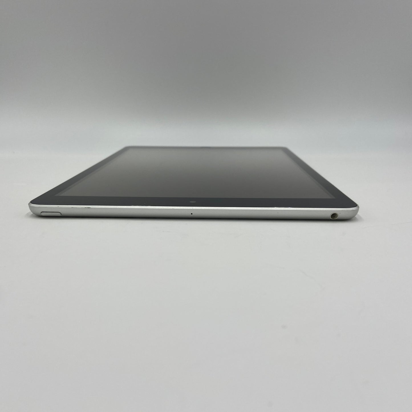 Apple iPad 10.2インチ 第9世代 Wi-Fi 64GB 2021年秋モデル MK2L3J/A シルバー タブレット バッテリー最大容量81%【C5214-60】