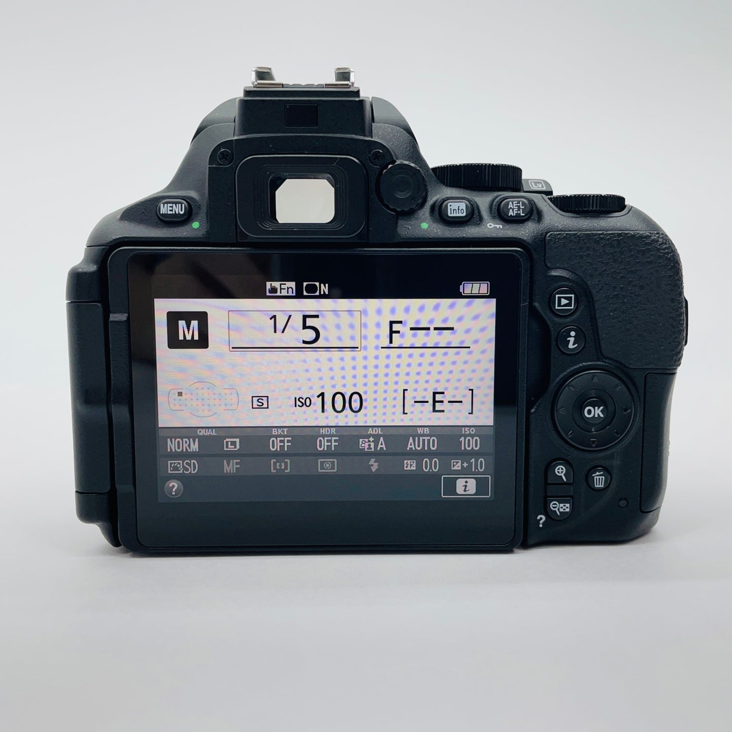 Nikon D5600 18-55mm & 70-300mm　ダブルズームキット 【C4726-60】