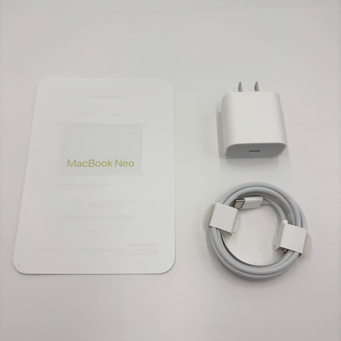 美品 MacBook Neo A18 Pro 8GB 512GB MHFE4J/A シトラス 充放電回数8回 バッテリー最大容量100% 付属品完備【C7997-80】