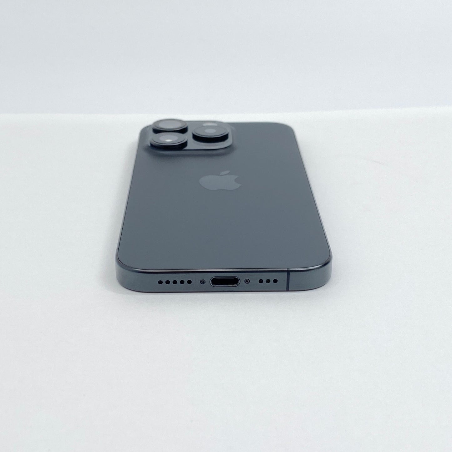 iPhone 15 Pro 1TB SIMフリー版 MTUQ3J/A ブラックチタニウム 充放電回数609回 バッテリー最大容量85% 箱のみ付属【C7098-C】