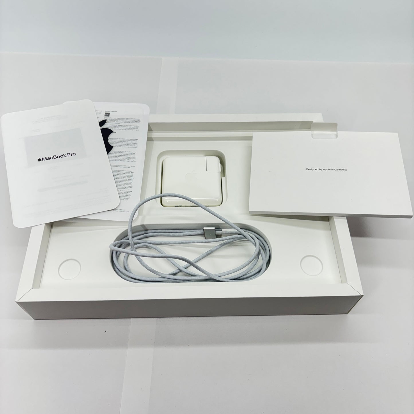 美品 新品同様 MacBook Pro Touch ID 14インチ (Late 2021) Apple M1 Pro 8コア 16GB SSD 512GB シルバー MKGR3J/A バッテリー最大容量99%【C5448-80】