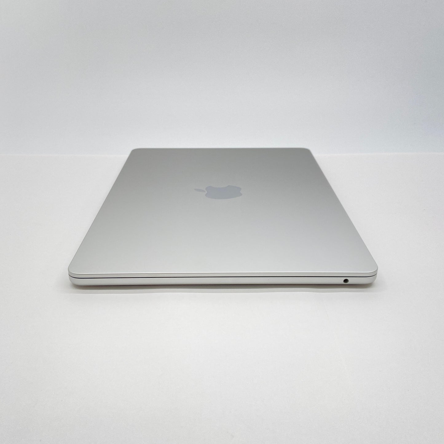 美品 MacBook Air M2 2022 8コアCPU 8コアGPU 16GB 512GB 充放電回数211回 バッテリー最大容量86% US配列 シルバー	【C7201-80】