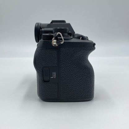 美品 ソニー SONY α7 IV ボディ ILCE-7M4【C4476】
