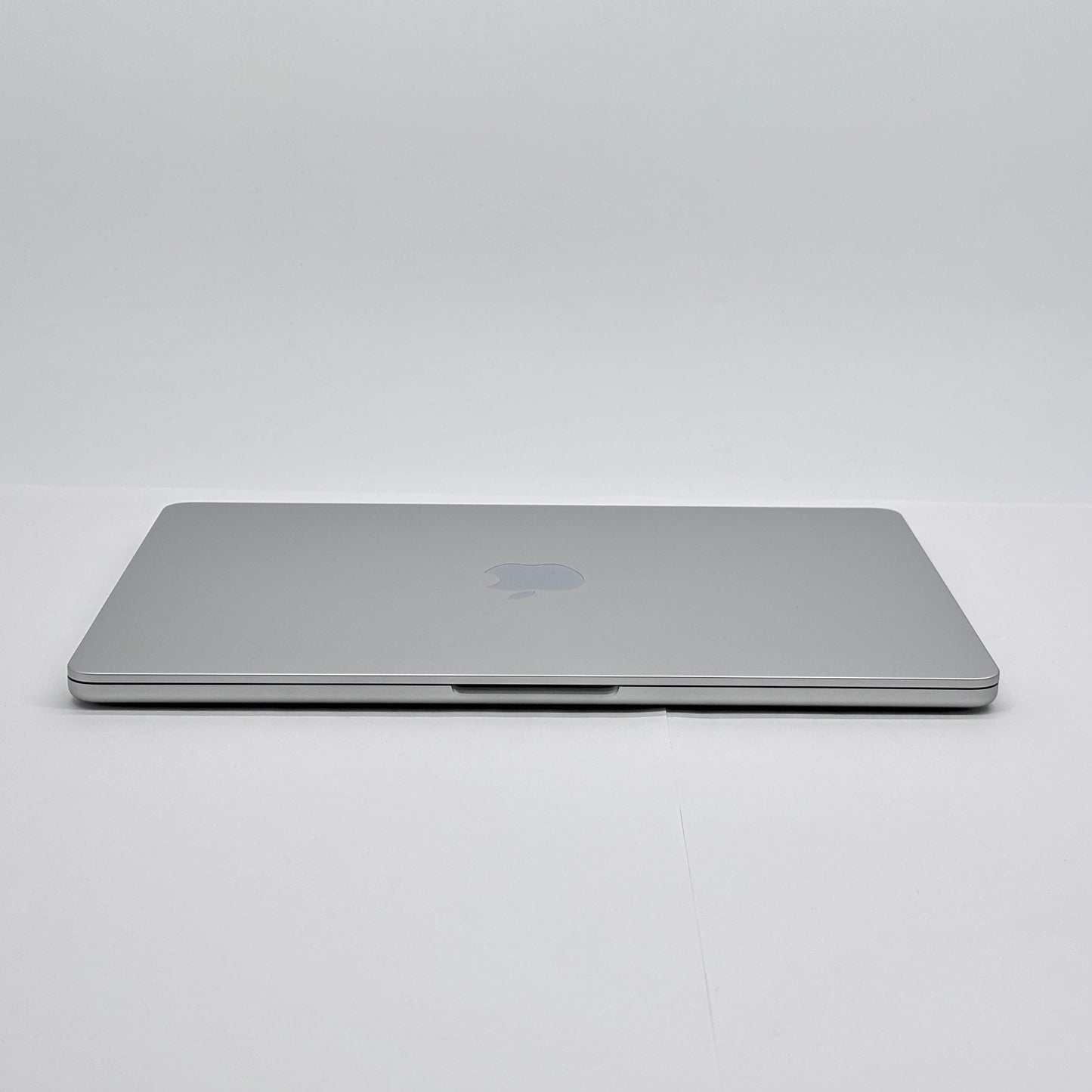 新品同様 美品 MacBook Air M5 13インチ 16GB 512GB MDH74J/A シルバー バッテリー最大容量100%【C8272-80】