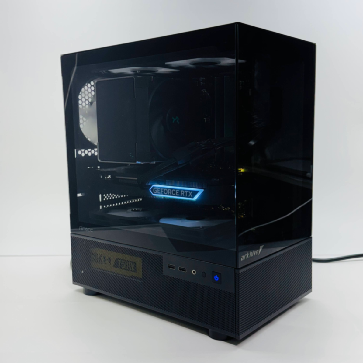 美品 ゲーミングPC Ryzen 7 7800X3D 32GB　SSD 2TB GeForce RTX 4070 SUPER C3896 140サイズ発送