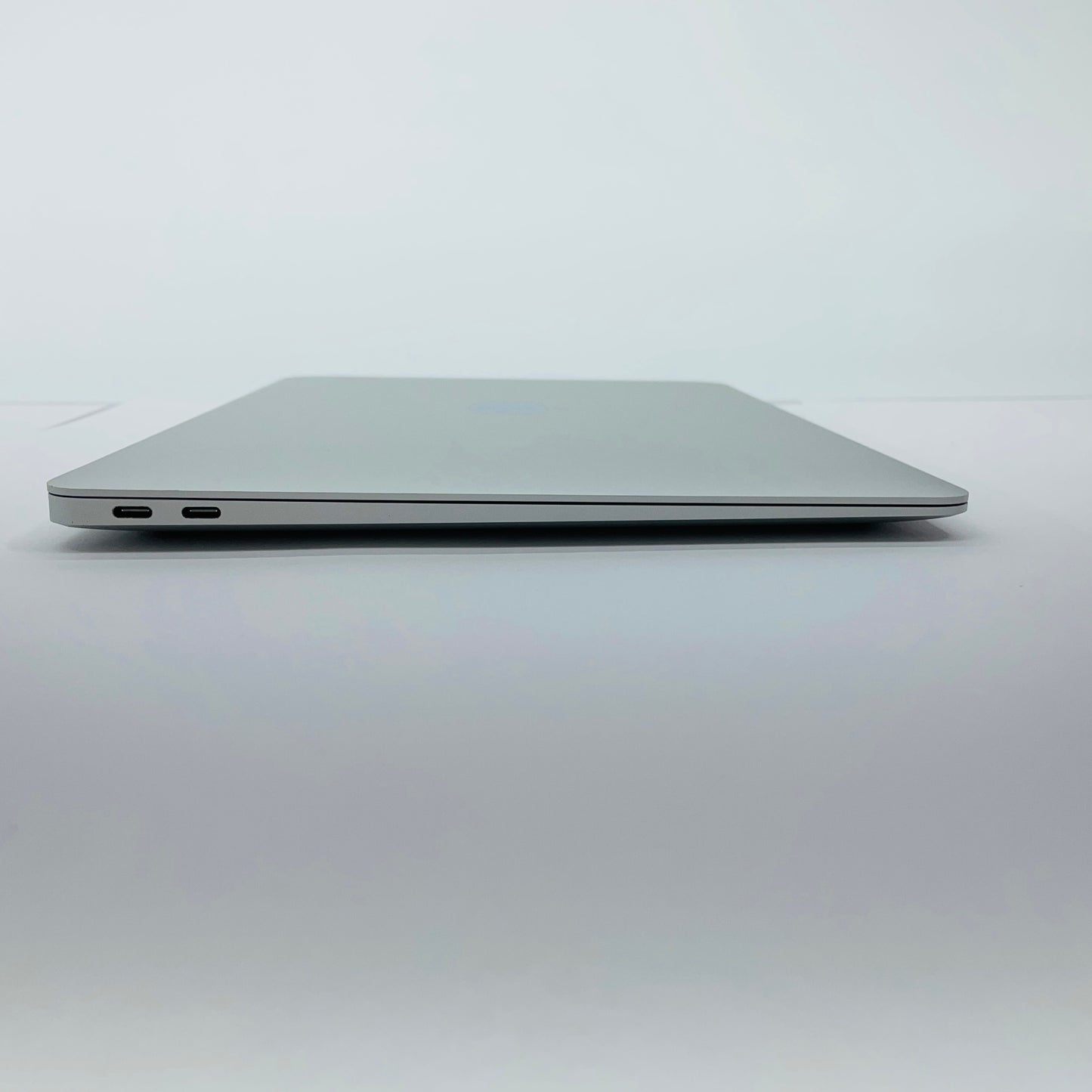 Apple MacBook Air Retina 13インチ (Late 2020) Apple M1  8GB SSD 256GB シルバー MGN93J/A  バッテリー最大容量89%  【C4563-80】