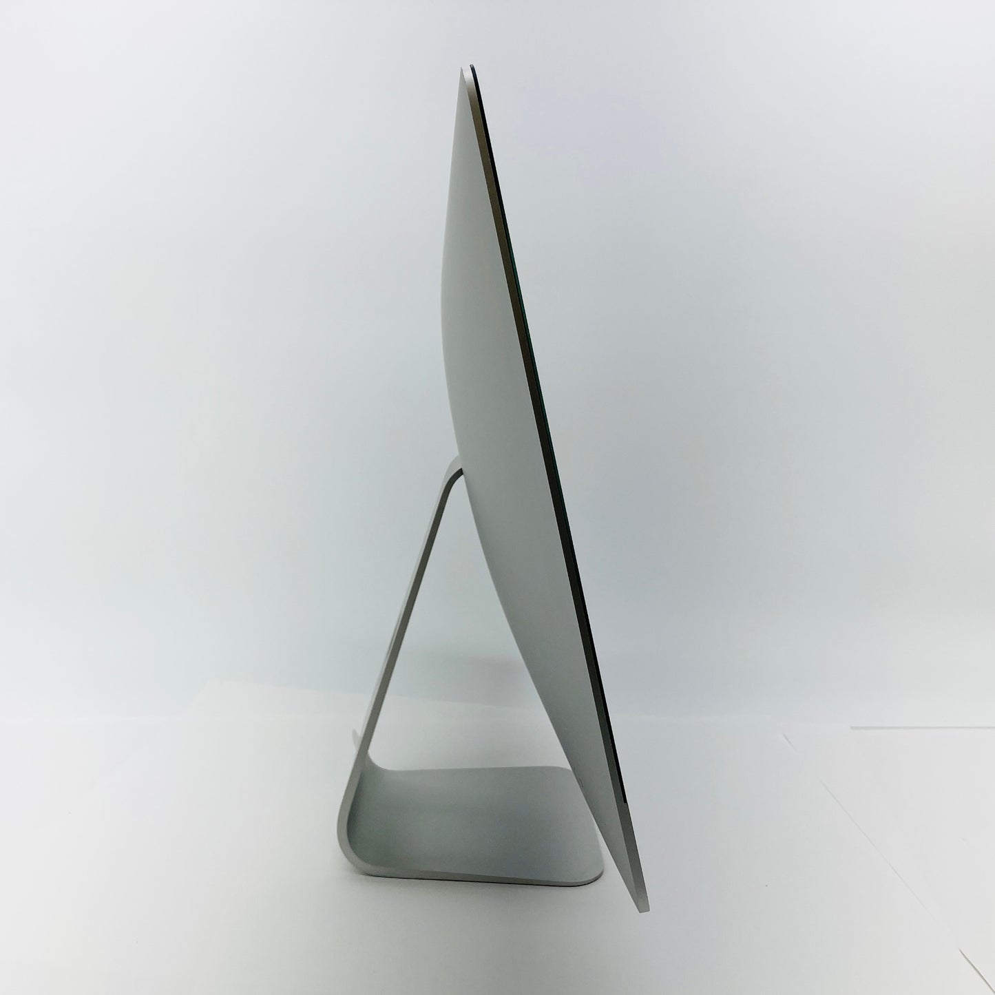 iMac Retina 4K 21.5インチ (Early 2019) Core i5 3.0GHz/8GB/FD 1TB MRT42J/A【C4318-140】