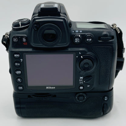 Nikon D700 ボディ　Nikon MB-D10 マルチパワーバッテリーパック付属　【C4305-80】