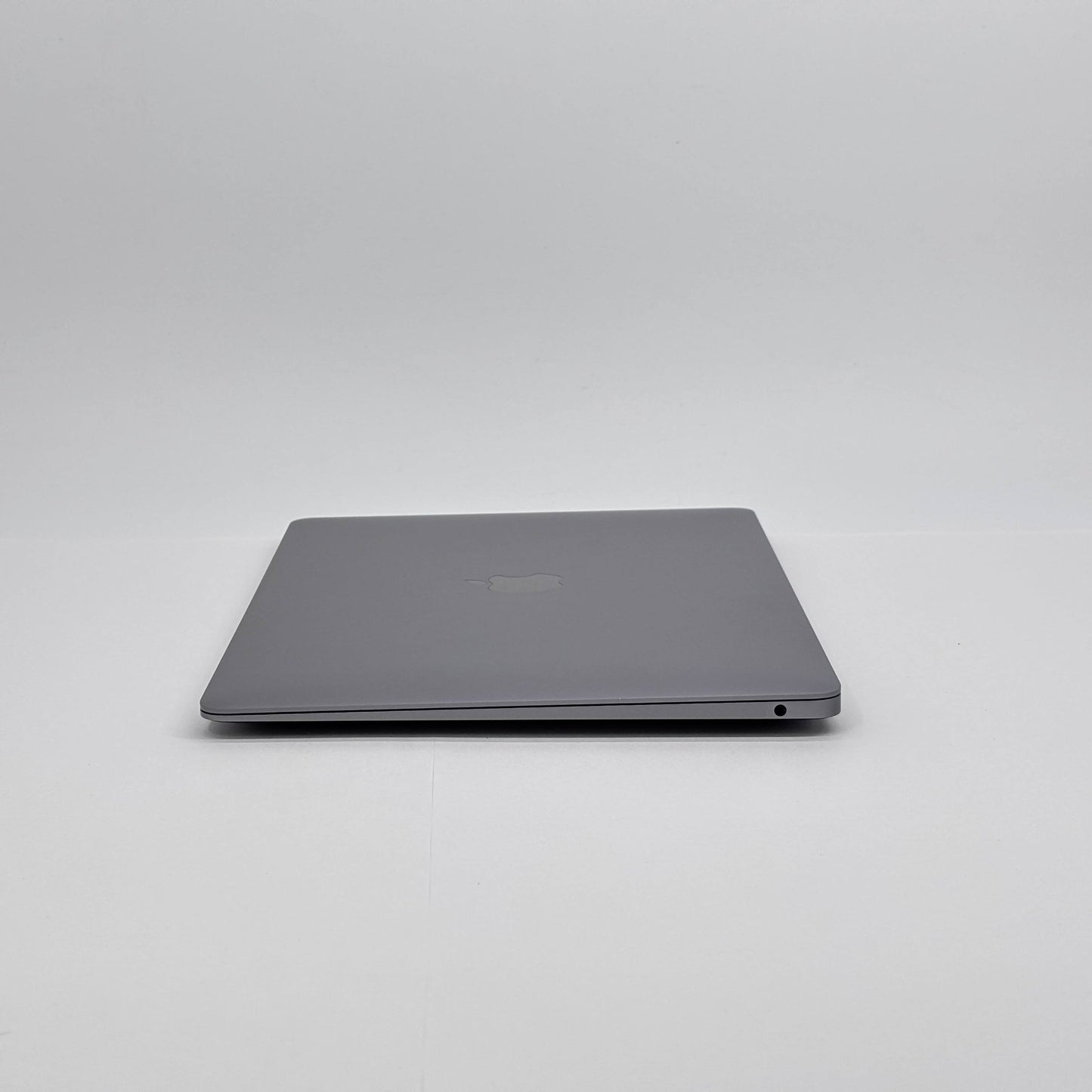 美品 MacBook Air 13インチ M1 2020 8コアCPU 7コアGPU 8GB 256GB MGN63J/A スペースグレイ バッテリー最大容量97%【C8222-80】