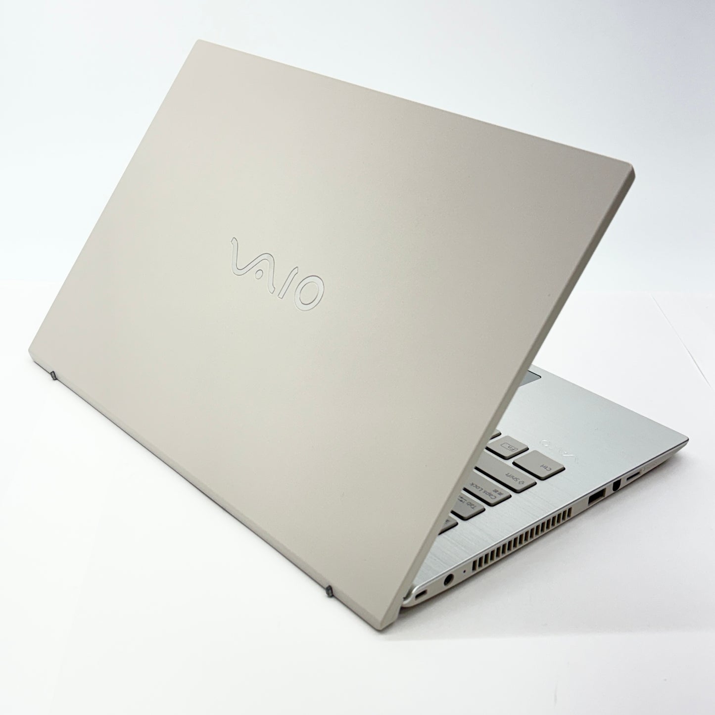美品 VAIO F14 VJF1418 13th Gen Core i5-1334U 16GB SSD512GB ウォームホワイトWindows11 Pro バッテリー最大容量100%【C5611-80】